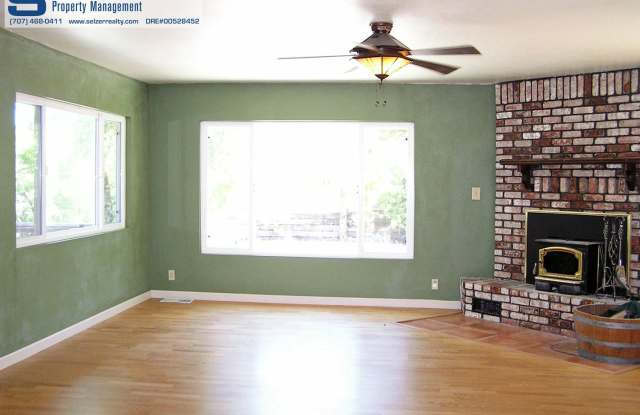 Spacious & fully equipped 4+ bd. home in Deerwood Estates! Gallery 4