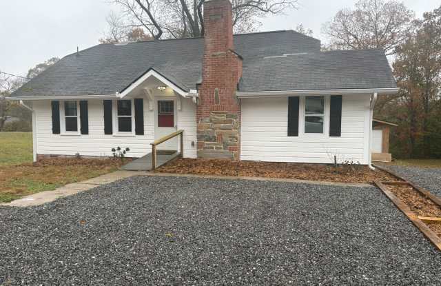 Remodeled 3-bedroom, 2-bath home in Swannanoa. Located between Asheville and Black Mountain. photos photos Remodeled 3-bedroom, 2-bath home in Swannanoa. Located between Asheville and Black Mountain. photos photos
