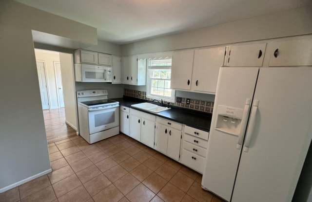 3 bed 1.5 bath home in Bettendorf! Gallery 4