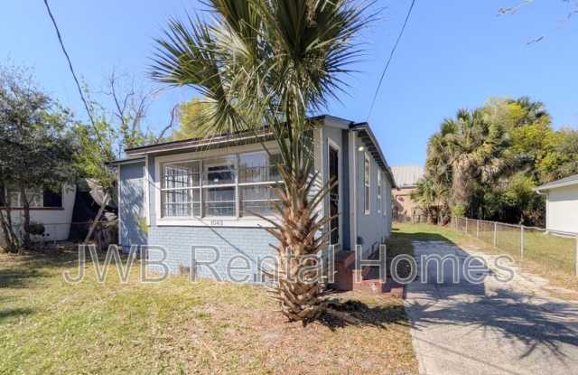 1043 31st St W photos photos