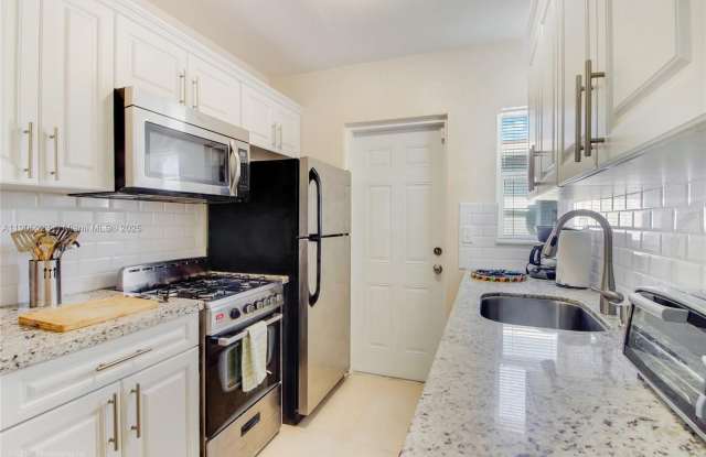 518 SW 7th Ave - 518 Southwest 7th Avenue, Miami, FL 33130 518 SW 7th Ave - 518 Southwest 7th Avenue, Miami, FL 33130