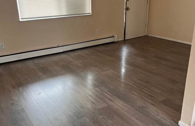 2 Bedroom Unit on University Dr. Gallery 3