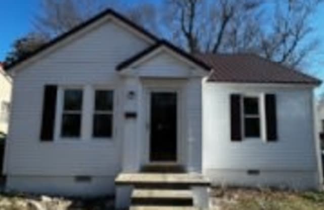 324 Victory Avenue - 324 Victory Avenue, Dyersburg, TN 38024