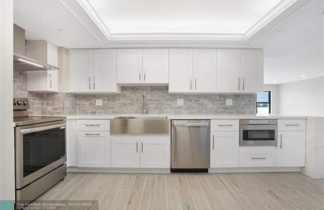 3200 Port Royale Dr N photos photos