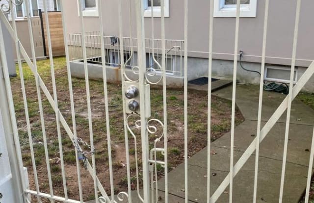 15 Emerald Ct - 15 Emerald Court, Staten Island, NY 10309
