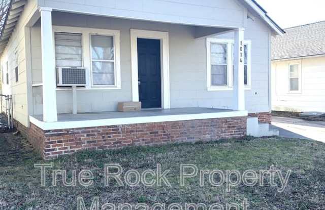 1014 S High School St - 1014 South High School Street, Ada, OK 74820