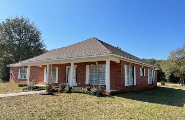 Oak Lake Estates - Pool w/Pool Care Included!   NEW LVP!! Gallery 3