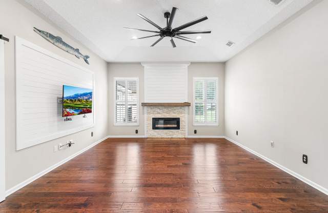 4032 Lonicera Loop Gallery 4