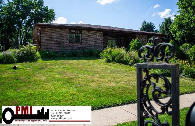 3 Bedroom and 2 bathroom Colonial Hills House for rent! photos photos