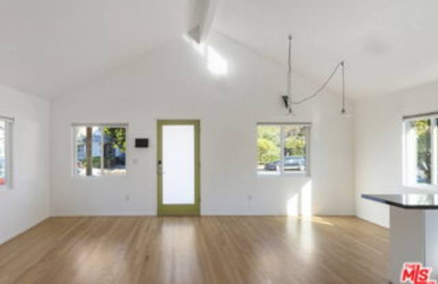 5712 Buchanan Street Gallery 3