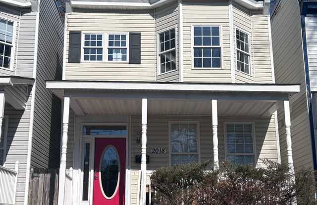 Fully Furnished Mid-Term Rental in Richmond's Fan District Gallery 1