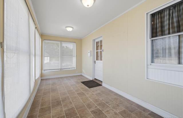 170 Old East Neck Road Gallery 4