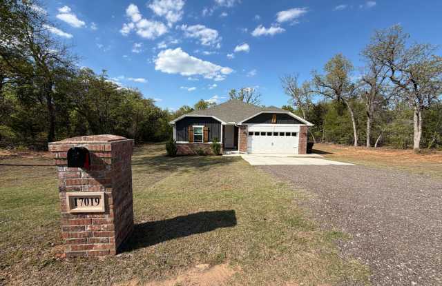 Beautiful 3 Bedroom, 2 Bathroom on a 1.49 Wooded Acre Lot and Cul-de-sac! photos photos