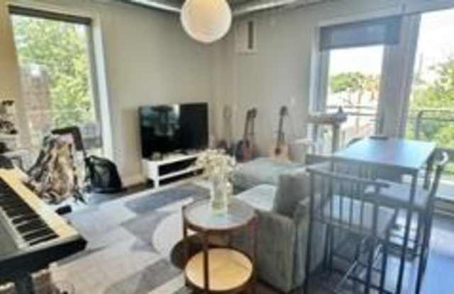 2407 W Eastwood Avenue, Gallery 1