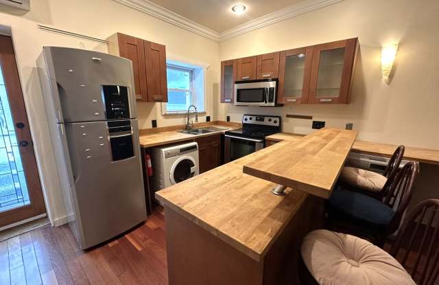 Gorgeous Studio Apartment in Fishtown with Large Private Deck! Available NOW! photos photos