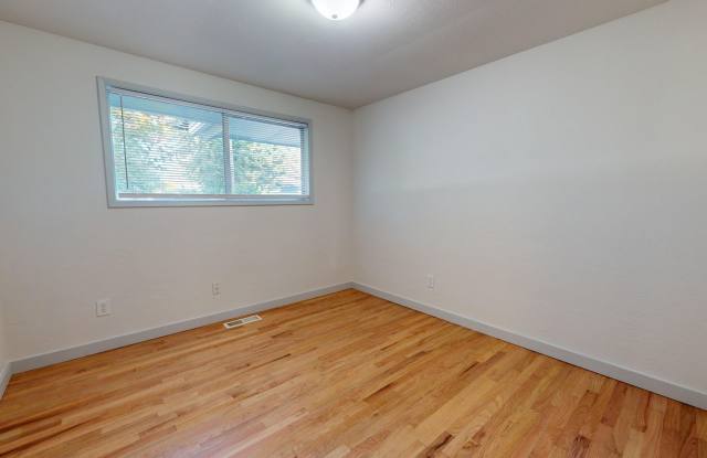 3368 Ash Street in Parkwood Gallery 4