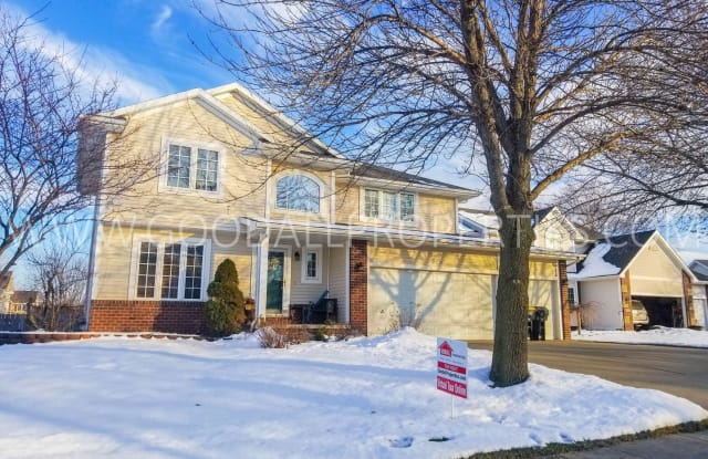 975 SE Cypress Ct - 975 Cypress Court, Waukee, IA 50263