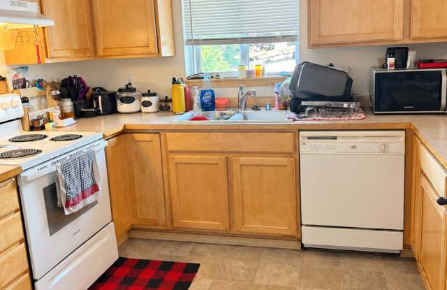 Spacious 4-Bedroom Home in Mill Creek/Bothell Gallery 4