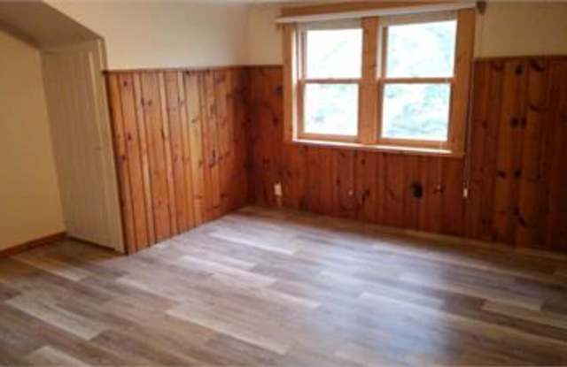 406 Park Avenue North - 2 photos photos 406 Park Avenue North - 2 photos photos