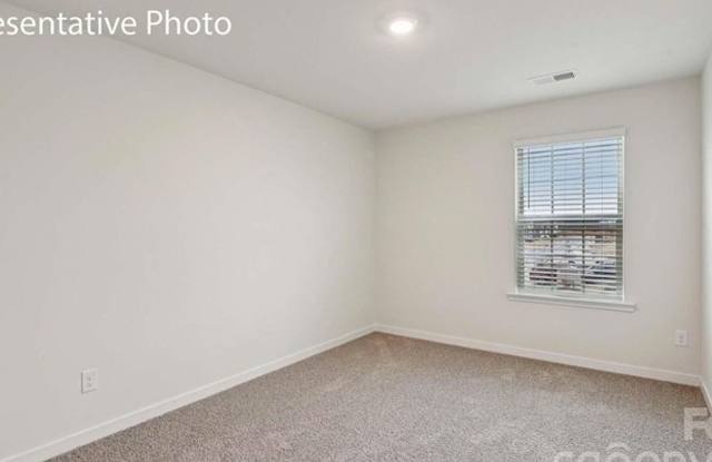 Brand New 4 Bedroom 2.5 Bath House in Hamptons of Hickory Gallery 4