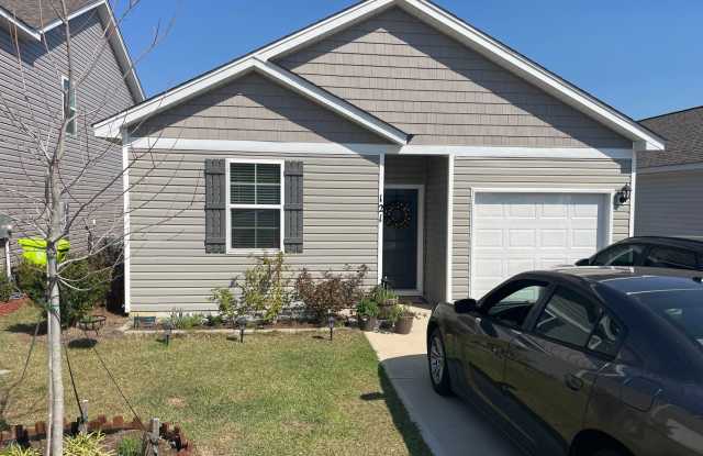 Wonderful Four Bedroom Home! Close to Ft. Jackson! photos photos