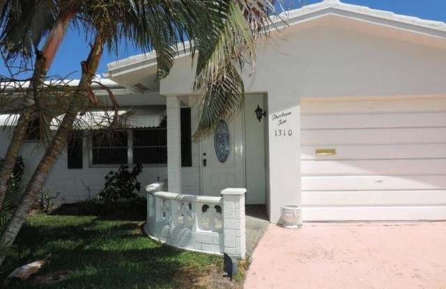 1310 SW 18th Court photos photos