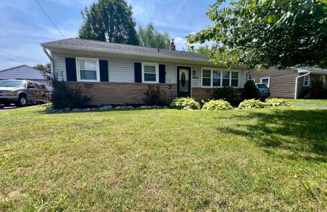 3-Bedroom Single Family Home in Bristol! Available Mid-September! photos photos