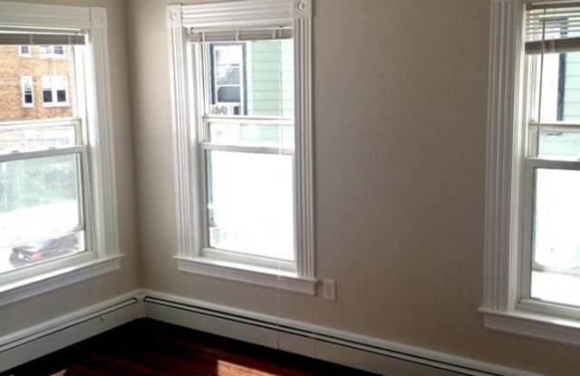 165 Maple St Unit #2R Gallery 4