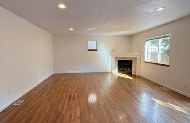 1554 Amethyst Street Southeast Gallery 3