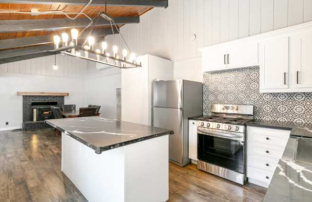 108 Greenspot Blvd photos photos