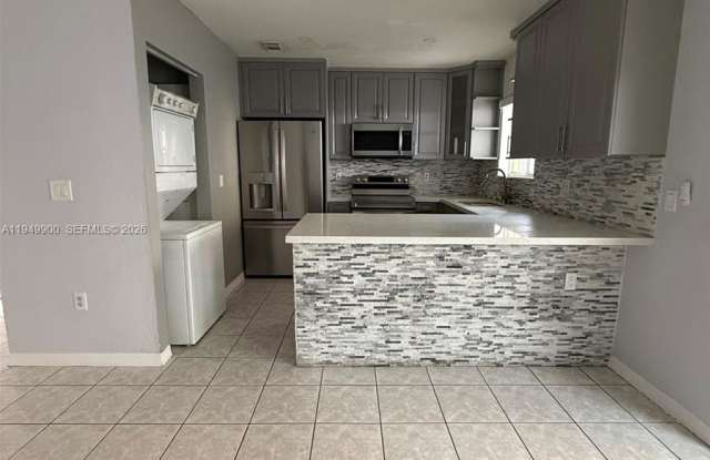 10644 Northwest 87th Court Gallery 3