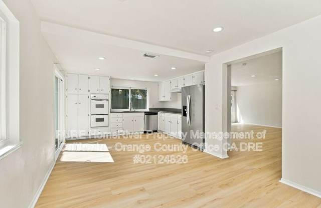 4922 Rochelle Ave Gallery 4