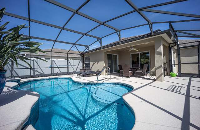 3BR/2BA Fully Furnished with POOL & Golf Cart / Seasonal Rental in The Village of Montbrook Villas Gallery 3