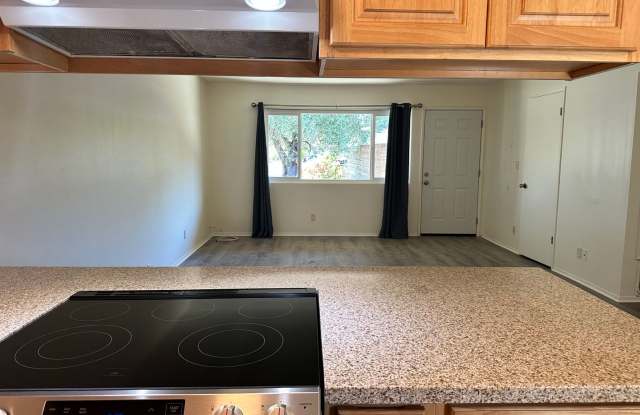 2 Bedroom Updated Duplex Gallery 3