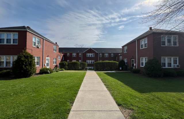 (SCH) - Southcrest Heights Apartments Gallery 1