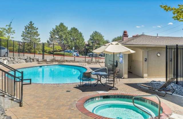 Freshly Painted Larger End Unit Condo for Rent! Gallery 4