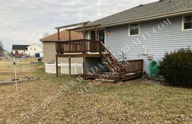 Nice 3 Bed 2 Bath Duplex in KCMO-Available in JUNE!! photos photos