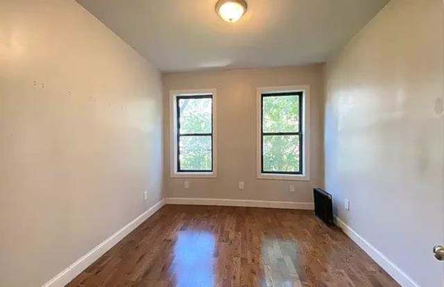 4582 Manhattan College Parkway Gallery 2