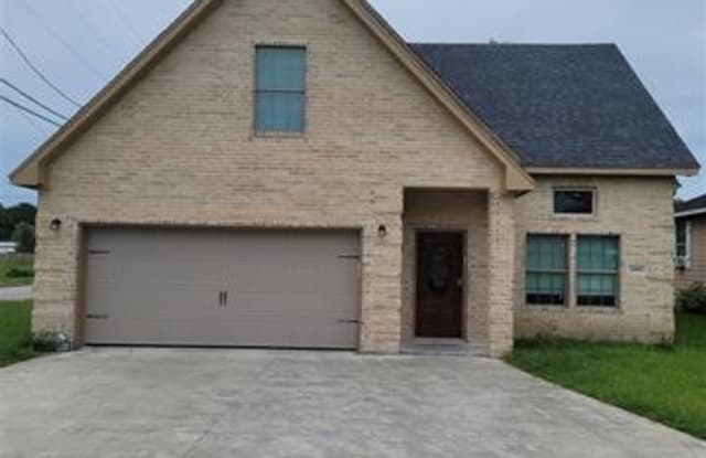 2003 Queen Ave. - 2003 Queen Avenue, Nederland, TX 77627