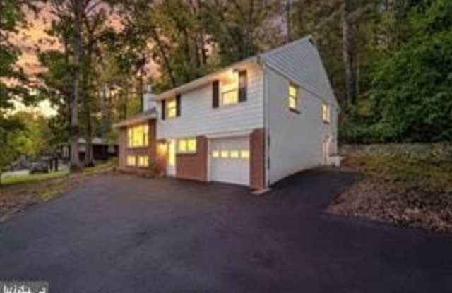 156 GYPSY LANE Gallery 1