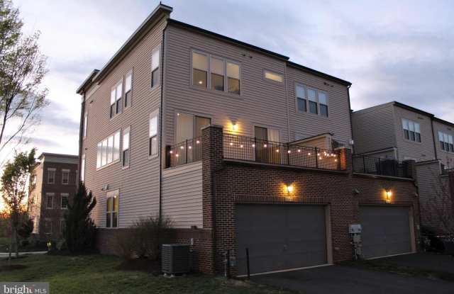 22816 BREEZY HOLLOW Drive Gallery 3