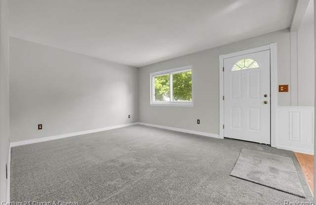 5938 Glenis Street Gallery 3