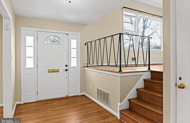 6926 WHITEHALL Place Gallery 3
