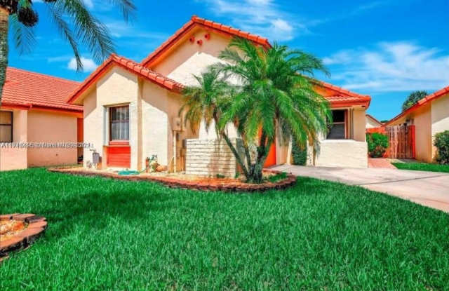 700 SW 113th Ave - 700 Southwest 113th Avenue, Pembroke Pines, FL 33025