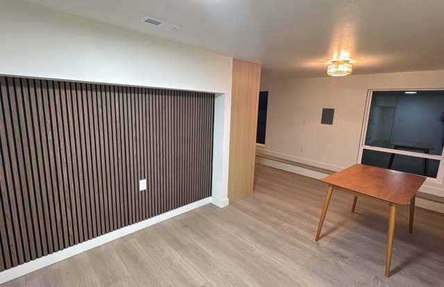 Private 1-Bedroom Basement ADU with In-Unit Washer & Dryer in Bothell Gallery 3