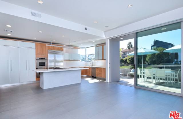 5215 VIA DONTE Gallery 2