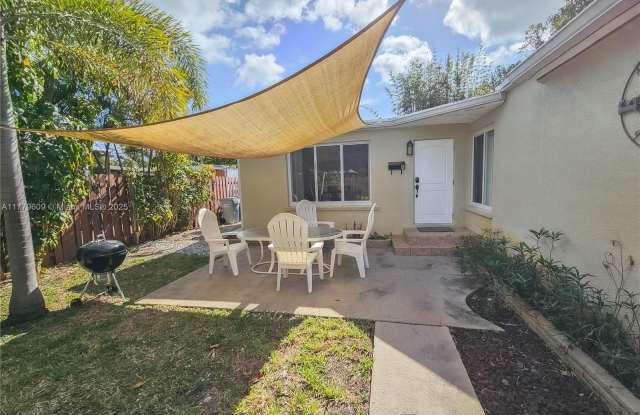 216 NE 18th Ave - 216 Northeast 18th Avenue, Pompano Beach, FL 33060 216 NE 18th Ave - 216 Northeast 18th Avenue, Pompano Beach, FL 33060