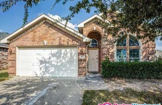 8377 Edgepoint Trl - 8377 Edgepoint Trail, Fort Worth, TX 76053