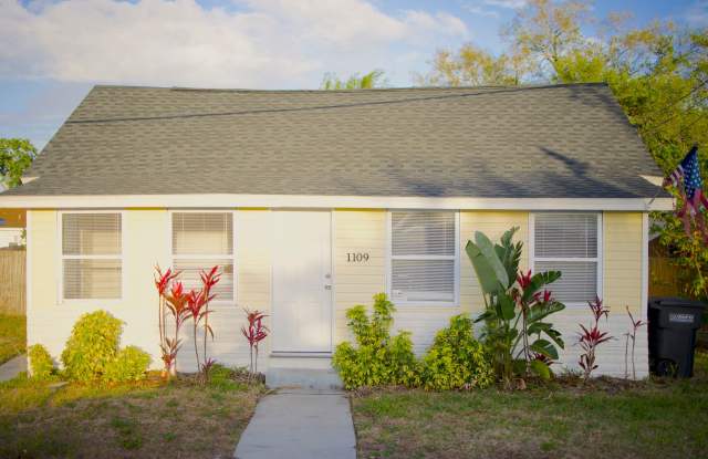 Spacious Clearwater Home with Modern Comforts with Private Backyard! 2bed | 1Bed photos photos Spacious Clearwater Home with Modern Comforts with Private Backyard! 2bed | 1Bed photos photos