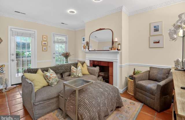 4605 MACARTHUR Boulevard NW Gallery 4